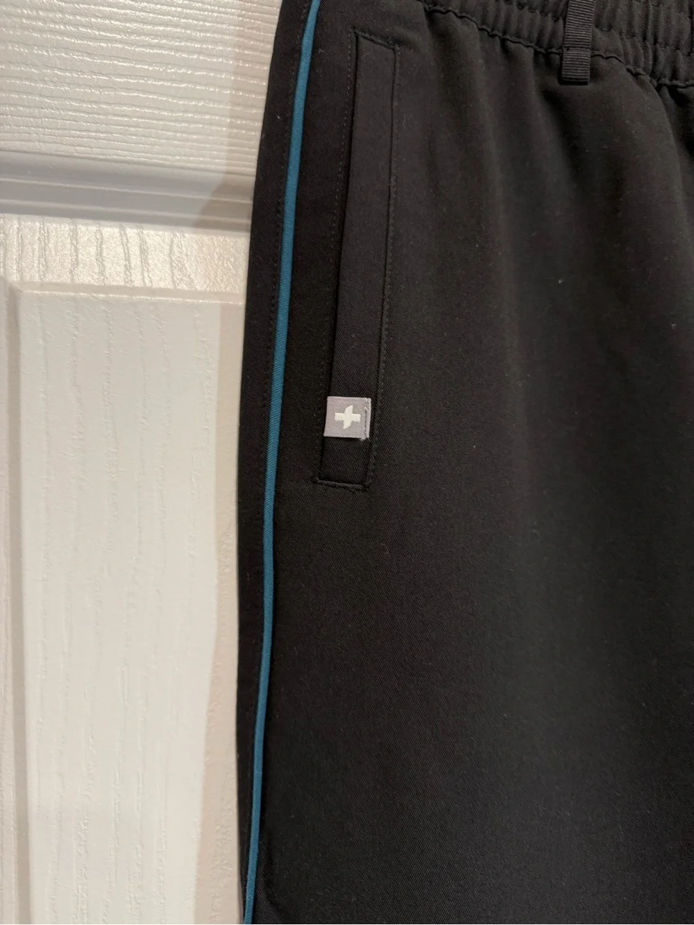 FIGS Classic Contrast Short Cambridge Pants Black M NWT Scrubs